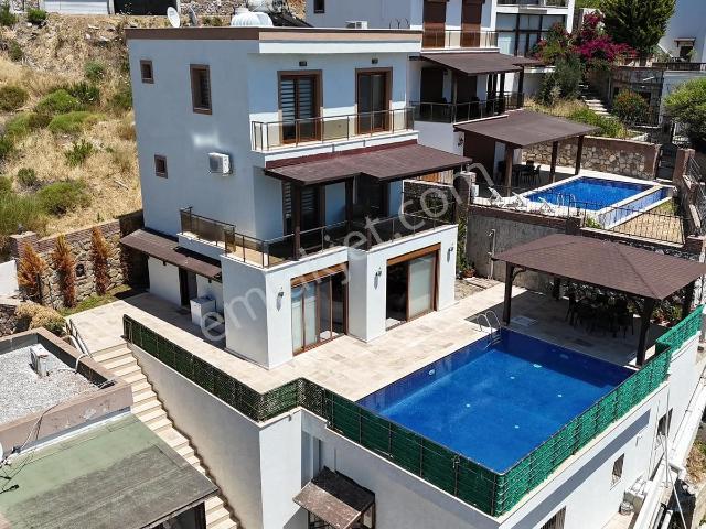 Kadıkalesin'de Deniz Manzaralı Müstakil Havuzlu Villa !
