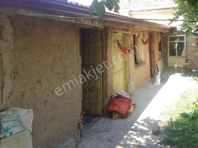 Kadınhanı Karakaya Mah.de 477 M2 Arsa İçinde Satılık Müstakil Ev