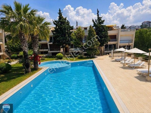 Kadınlar Denızı’nde Havuz & Denız Manzaralı, Full Eşyalı 4+1 Lüks Vılla