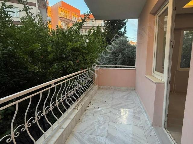 Kadınlar Denizi Mah.plaja 700 Mt Asansörlü 3+1 Ebeveyn Banyolu
