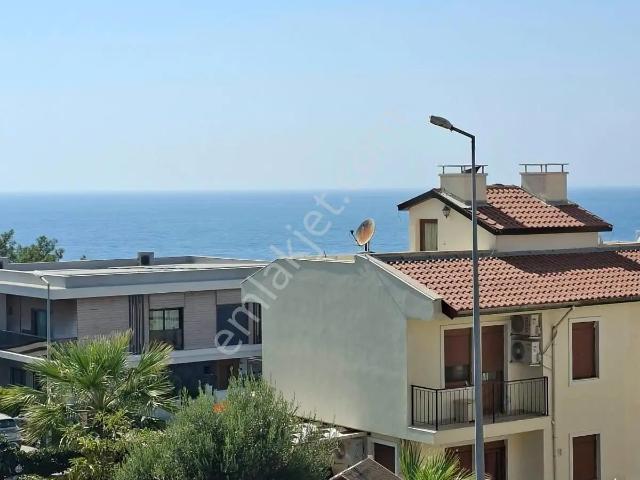 Kadınlar Denizi’nde Denize 400 Mt 350 M² Bahçeli 3+1 Villa
