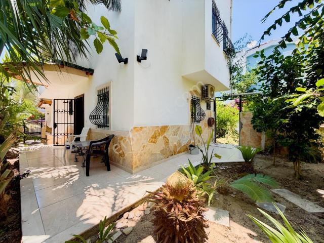 Kadınlar Denizinde 3+1 Villa Ve 100 M2 Arsa Birlikte Satılık