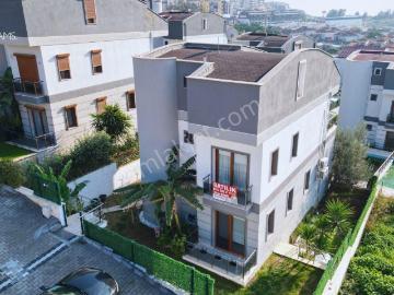 Kadınlar Denizi'nde Deniz Manzaralı Tek Müstakil Satılık Villa
