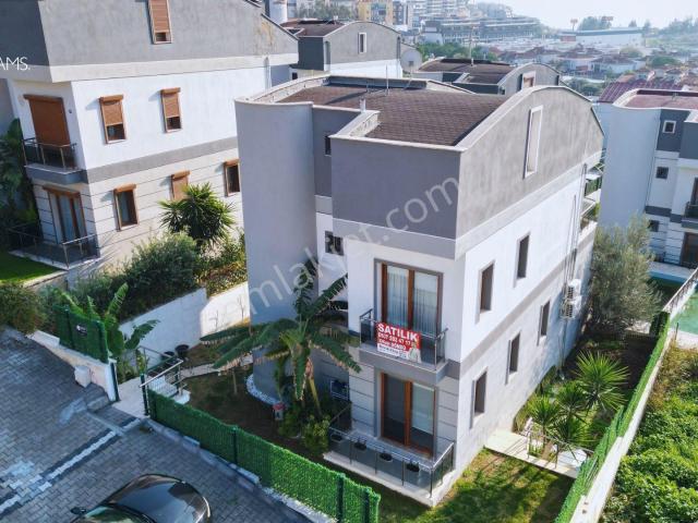 Kadınlar Denizi'nde Deniz Manzaralı Tek Müstakil Satılık Villa