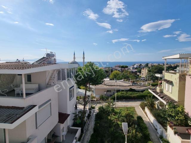 Kadınlar Deniz'inde Site İçinde 3+1 Kiralık Villa
