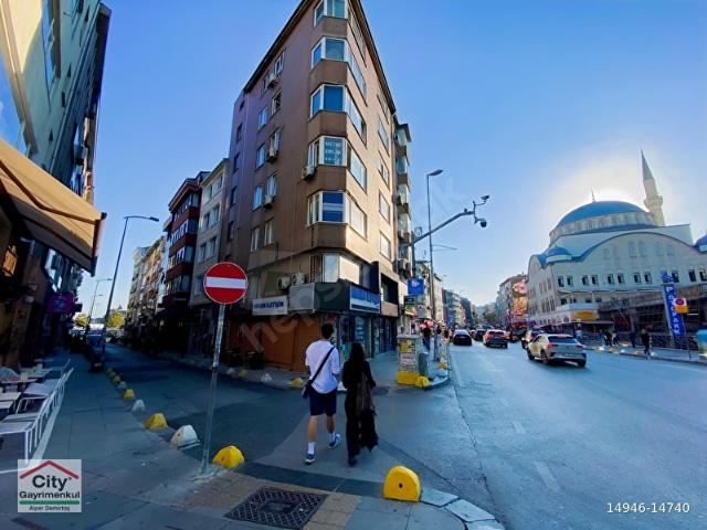 KADIKÖY MERKEZDE, MARMARAYMETROBÜS 50M, İŞYERİNE UYGUN,2+1