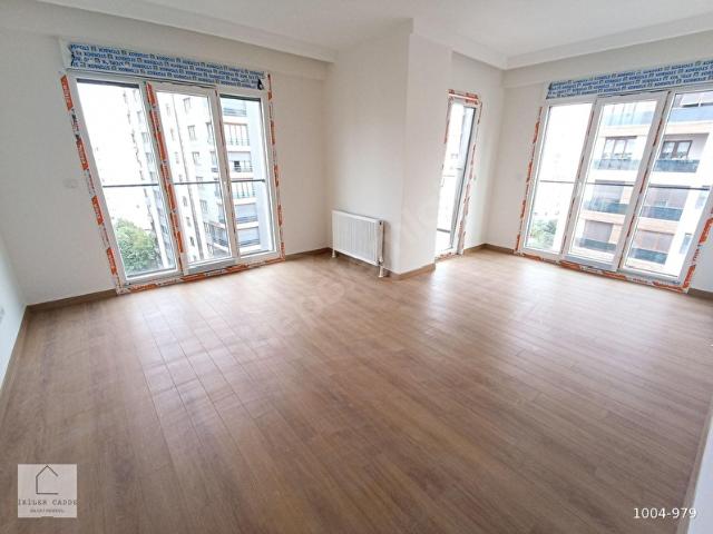 KADIKÖY ERENKÖY SATILIK DAİRE 2+1 70 m NET SIFIR BALKONLU