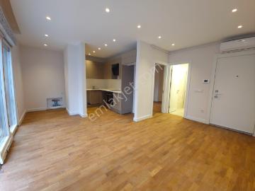 Kadiköy Göztepe'de Bağdat Caddesine Komşu Konut & İş Yerine Uygun Balkonlu 60m2 1+1