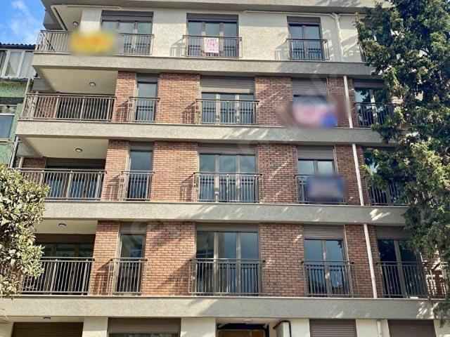 KADIKÖY HASIRBAŞI CADDESİ'NDE KİRALIK SIFIR BİNADA BALKONLU 2+1 DUBLEKS