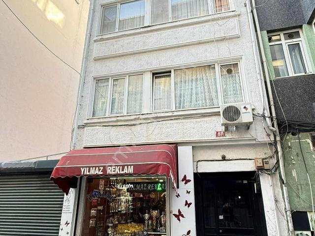 Kadiköy Rıhtım'da 2+1 Üst Kat Eşyalı Kiralık Daire