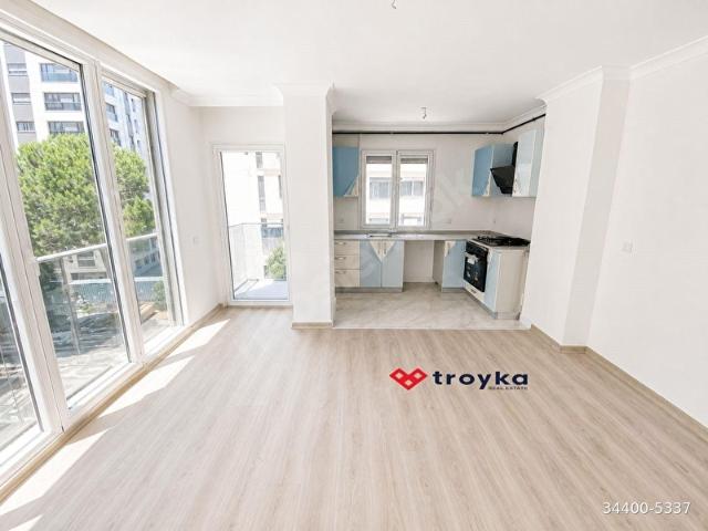 KADIKÖY SUADİYE'DE BAĞDAT CAD. YAKIN 2+1 SATILIK DAİRE TROYKA'DAN