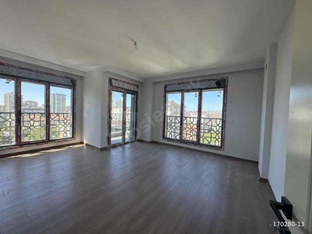 KADIKÖY SAHRAYICEDİT E5 VE METRO YAKINI SATILIK 4+1 DUBLEX DAİRE