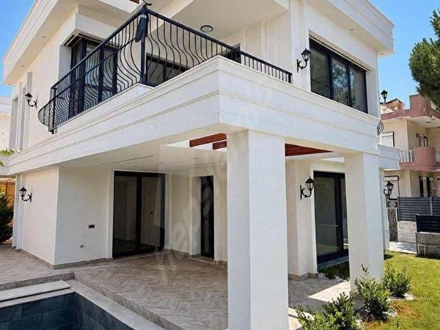 KADINLAR DENİZİ'NDE TEK MÜSTAKİL HAVUZLU 4+1 LÜKS VİLLA
