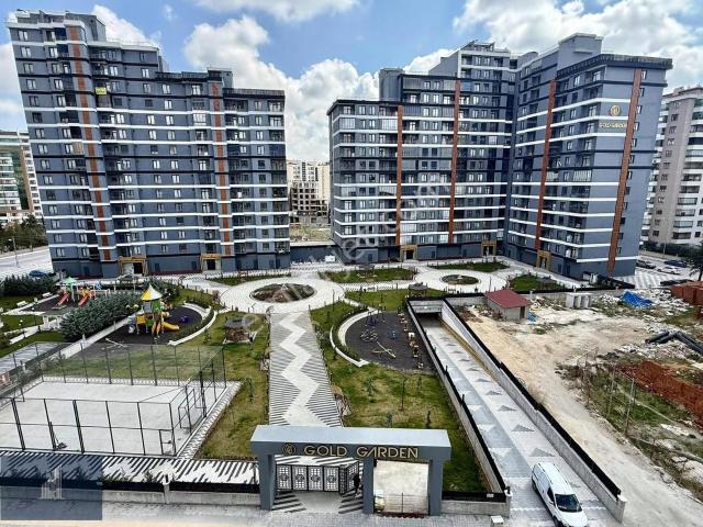 Kadir Dikici'den Gold Garden'da İçi Boş Satılık 3,5+1 Daire