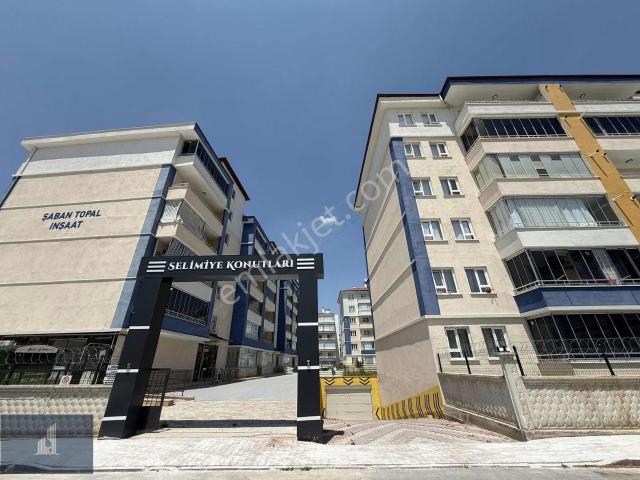 Kadir Dikici'den Karatay Selimiye Konutlarında Kiralık 2+1 Daire