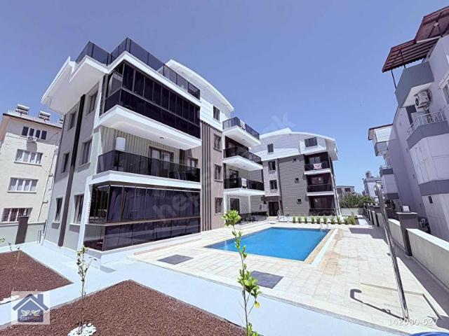 Kadriyede Havuzlu Sitede Satılık 2+1 Sıfır Ara Kat Daire