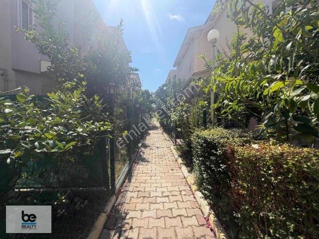 Kadriye Billurkentte 4+1 170 M² Havuzlu Bahçeli Satılık Villa