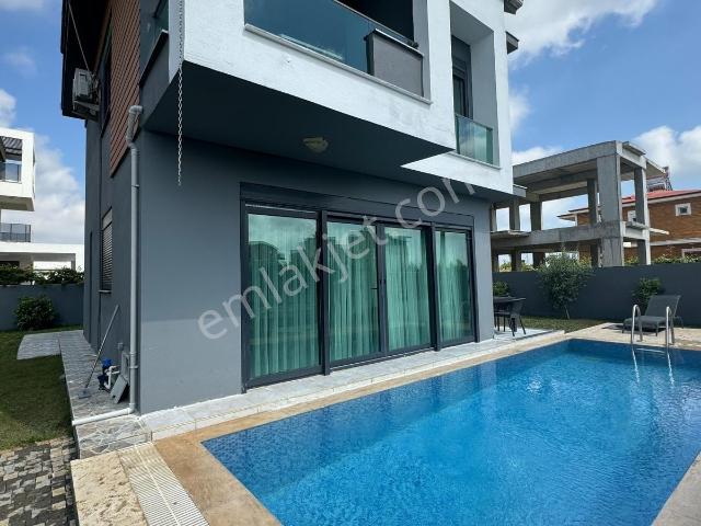 Kadriye'de 3+1 Müstakil Havuzlu Villa 300 M2 Arsa İçerisinde