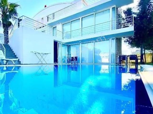 Kadriye'de Eşyalı 4+1 Müstakil Havuz Ve Otoparklı Tripleks Villa