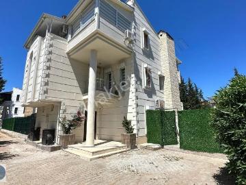 Kadriyede Özel Müstakil Havuzlu 5+1 Lüks Villa Golf Sahasına