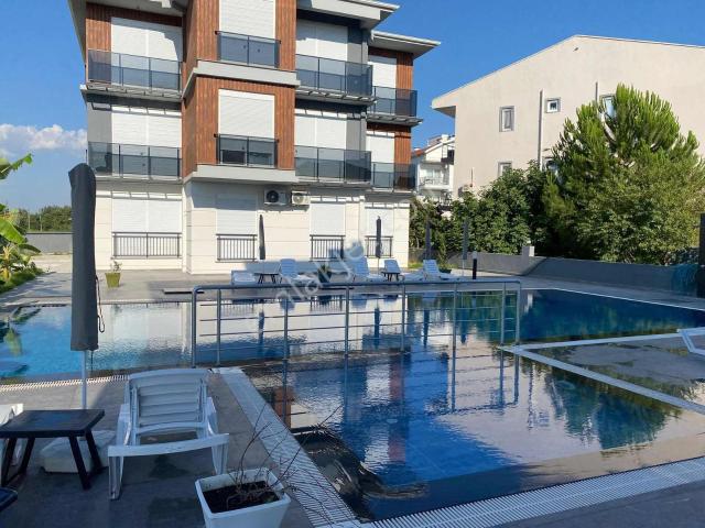 Kadriyede Lüks Yaşam: Özel Havuzlu 1+1 Modern Daire