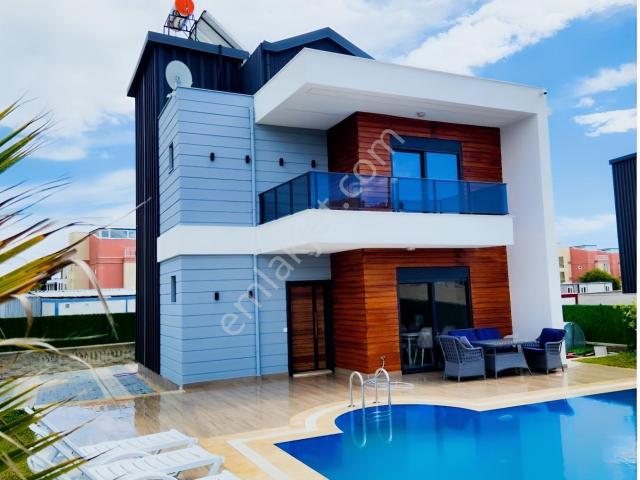 Kadriye'de Lüks Eşyalı Tam Müstakil 3+1 Tripleks Villa