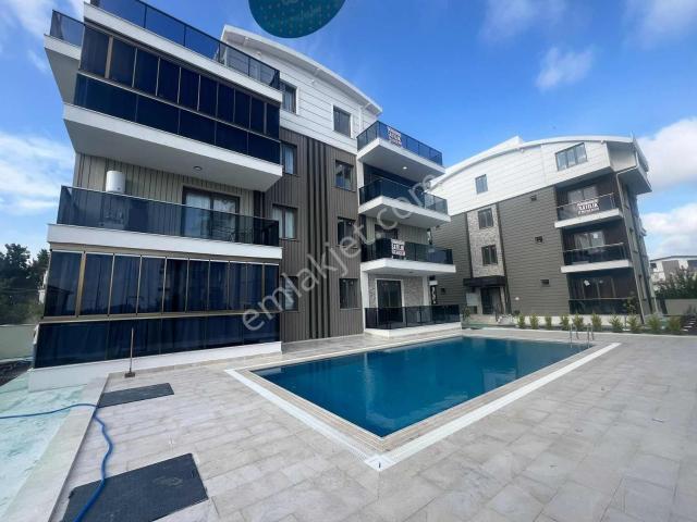 Kadriyede Havuzlu Sitede Sıfır 2+1 Satılık Daire Modern Tasarım