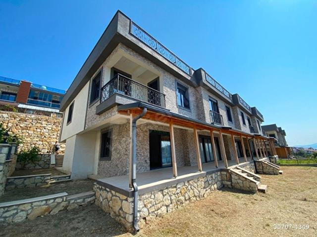 KAHANDAN YENİFOÇA BURUNUCUNDA SATILIK 3+1 LÜKS VİLLA