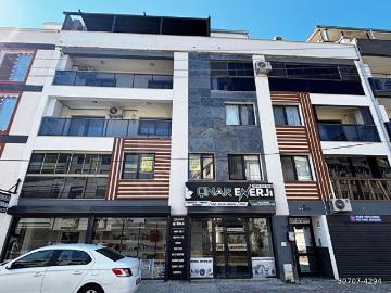 KAHANDAN BAYRAKLI EMEK MAHALLESİNDE SATILIK 2+1 DAİRE