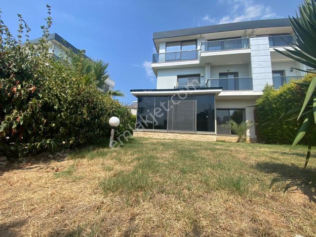 Kahramandere'de Müstakil Girişli, Geniş Bahçeli, Kapalı Otoparklı Kiralık 3+2 Villa