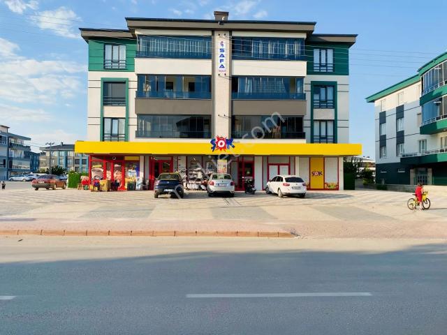 Kahramanlar Caddesinde Satılık 3+1 Daire
