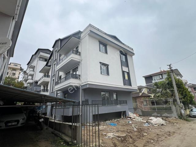 Kalyon Kapıda Satılık 2+1 Giriş Katı