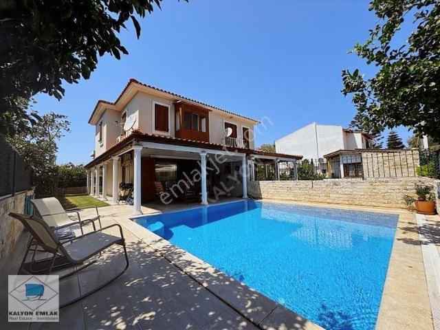 Kalyon'dan Alaçatı Çamlık Yol'a 50 Adım Masrafsız Havuzlu Villa