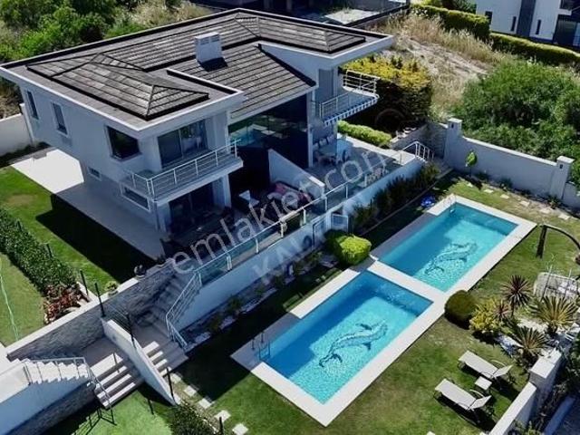 Kalyon'dan Satılık Boyalık'ta Ful Deniz Manzaralı Havuzlu Villa