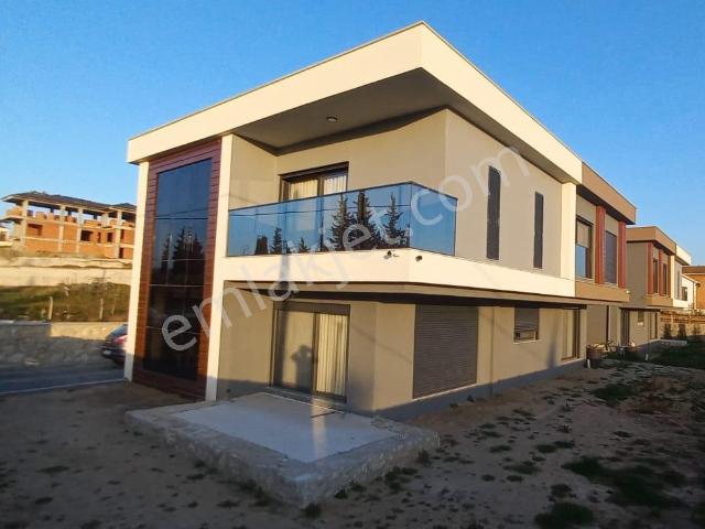 Kalaycılar Mahallesinde, Modern Tasarımlı 6+2 Bahçeli Villa
