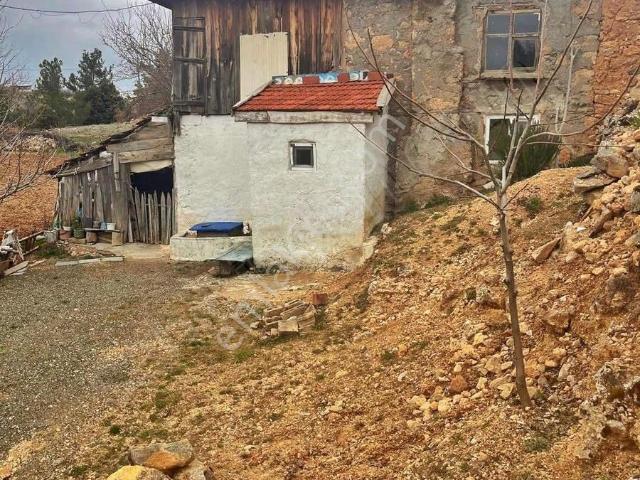 Kale Kayabaşı Köyü Harika Konumda Satılık 2 Katlı Müstakil Ev