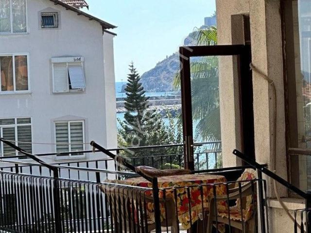 Kale Ve Deniz Manzaralı Kacırılmaz Konumda Yatırımlık Daire