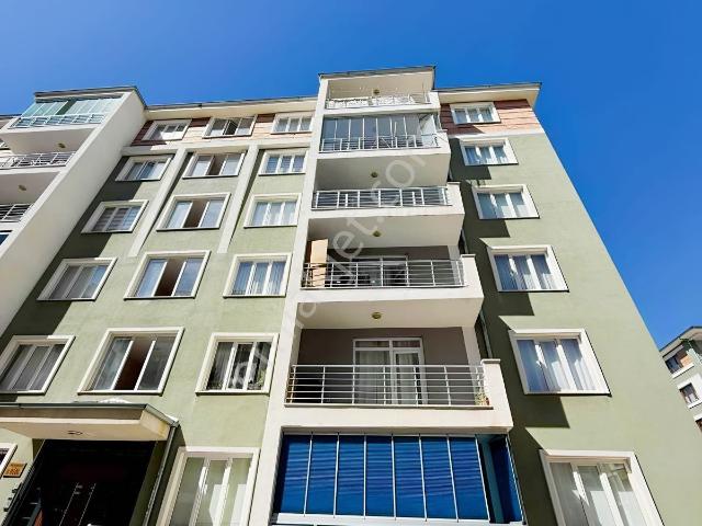 Kale Yolunda Site İçerisinde Satılık 3+1 Daire Krediye Uygun