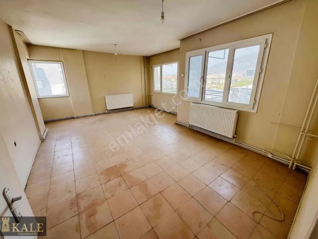 Kale'den Toplu Konut Sitesinde 3+1 Kiralık Daire