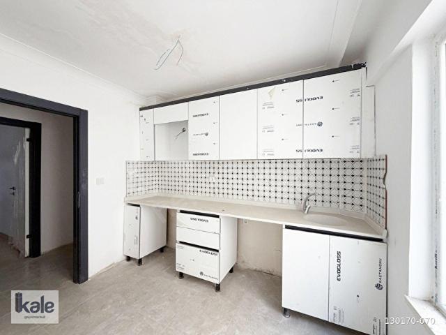 KALEEMSALSİZ FİYAT! ANA CADDE ÜZERİ SIFIR 3+1 ARA KAT DAİRE