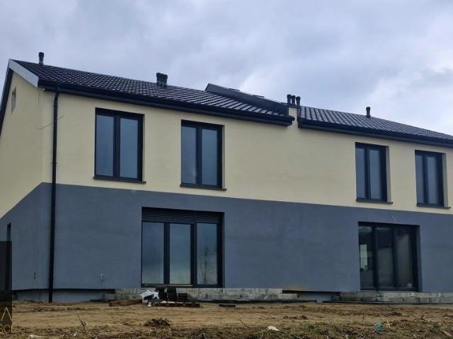Dom 125 m2 z ogródkiem, garażem i 4 sypialniami