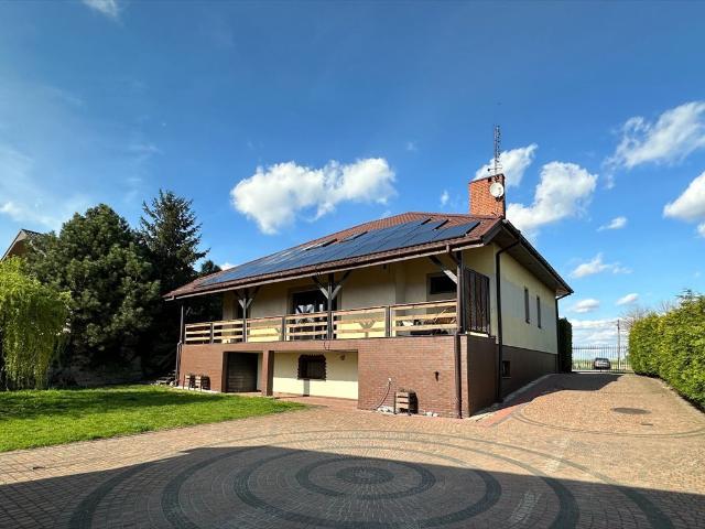 Dom z widokiem na zieleń, nowoczesny remont, 200 m²