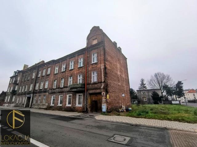 Kamienica 372 m² z 11 mieszkaniami i rozbudową