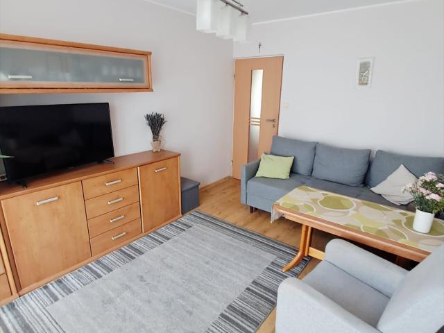 Zapraszam do 48 m² mieszkania z balkonem i pełnym umeblowaniem
