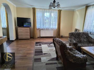 Dom z garażami, kominkiem i dużą działką
