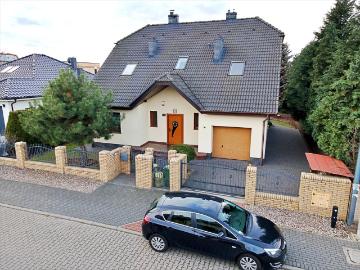 Przestronny dom 213 m2 z garażem i tarasem