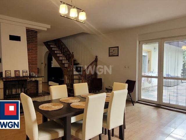 Do sprzedania dom wolnostojący 180 m² z ogrodem i garażami