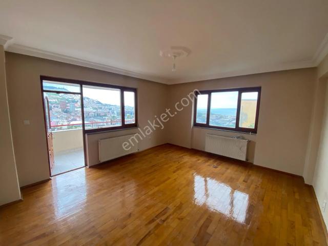 Kalkınma Mahallesi Merkezi Konumda Kiralık 3+1 Daire
