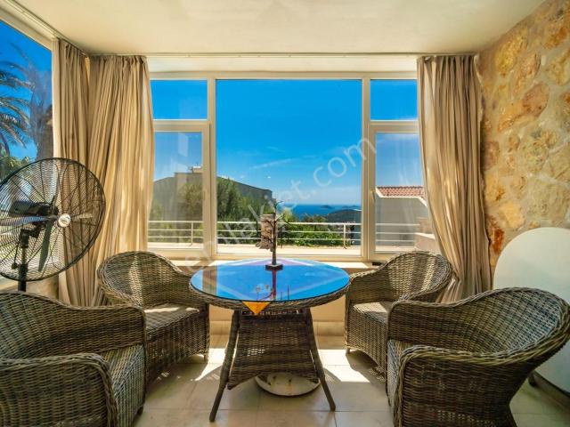 Kalkan Kızıltaşta 3+1 Satılık Villa