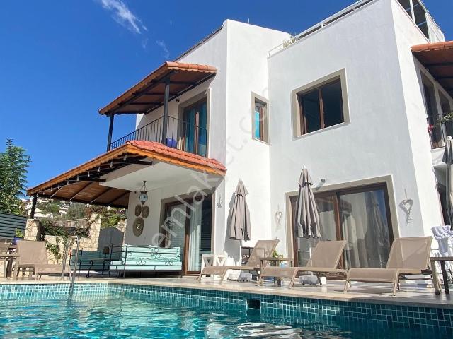 Kalkan Kızıltaşta Deniz Manzaralı Müstakil Villa